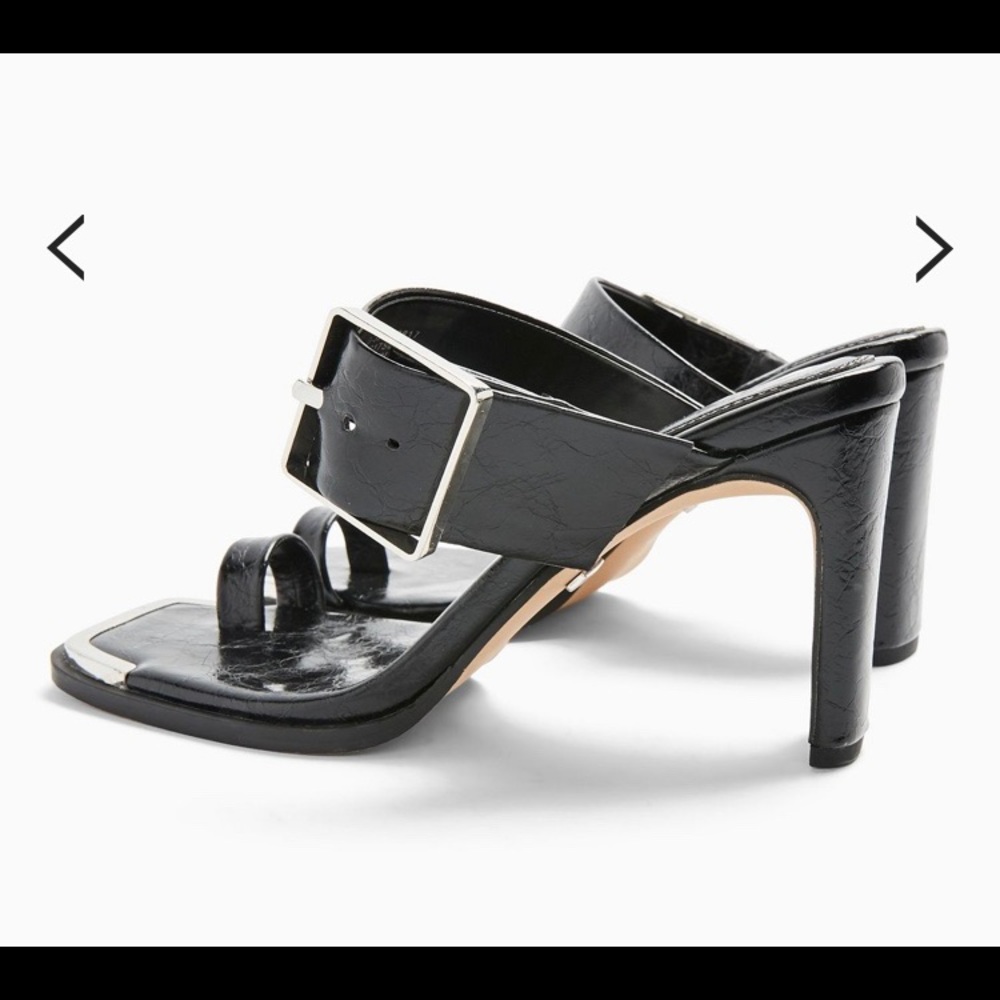 NOT FIR SALE. Sandals NIB ROBBIE Black Buckle Toe Loop byTopshop